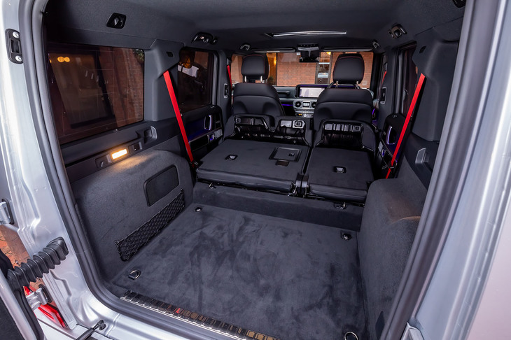 後席の背もたれを前方に倒すことで、荷室容量は最大1941リッターにまで拡大できる。