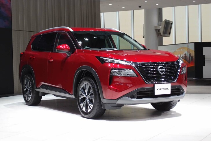 「日産エクストレイル」では2列5人乗りがメジャーだが、一部グレードに3列シート仕様が設定されている。2列仕様なのか3列仕様なのかは、外観からは判別できない。