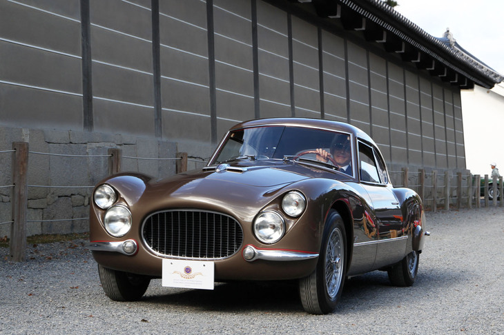 1954年「フィアット8V」。市販車用としては最小の部類である2リッターのV8 OHVエンジンを搭載。これは自社製ボディーだが、さまざまなカロッツェリアがボディーを架装していた。