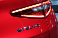 イタリアのワインディングロードに由来するSUVの車名は、「SUVでも走りをあきらめない」という、アルファ・ロメオのこだわりの表れなのかもしれない。