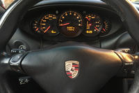 「911カレラ」（996型）はステアリング径がデカい！