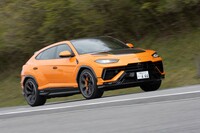 国内では2022年11月11日に初披露された「ランボルギーニ・ウルス ペルフォルマンテ」。マイナーチェンジによって「ウルスS」との2モデル展開となった。