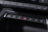 ドライブモードセレクターの「アウディドライブセレクト」は標準装備ではなくオプションの「Sラインプラスパッケージ」に含まれている。