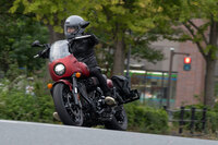 車重は燃料非搭載時でさえ302kgと、まさに重量級の「スポーツチーフ」だが、意外や操作性は良好。走り好きの向きには、リーンアングルが29.5°に増している点も朗報だろう。