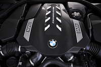 「M850i xDrive」に搭載されるのは、新開発の4.4リッターV8エンジン。1800rpmの低回転域から750Nmという豊かなトルクを発生させる。