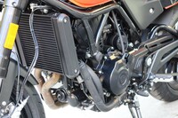 「X500」のエンジン。直列2気筒という形式こそ「X350」と共通だが、排気量およびボア×ストローク（内径×行程）が異なる。