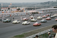 1968年の第5回日本グランプリのGTカーレースのスターティンググリッド。GT-IIクラスの決勝に進出した22台はすべてSR311。ちなみにGT-Iクラスは14台の「ホンダS800」と1台の「フィアット・アバルト」だった。