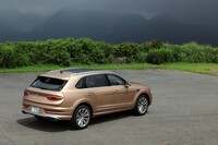 ブランドのフラッグシップとされるモデルでありながら、押し出しの強さや数値の大きさではなく、快適装備の充実度や乗車空間の健やかさが印象に残った「ベンテイガEWB」。ライバルとはちょっと毛色の違う、ラグジュアリーSUVの誕生である。