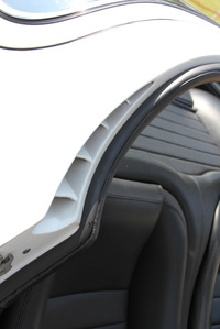 ピラー部に設けられたエアインテーク。