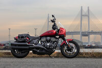 実車を前にすると、まずはその美しさに感嘆させられる。スタイリングのよさや見事な仕上がりの塗装、微に入り細をうがつ装飾、削り出しのパーツ類にほれぼれしてしまうのだ。