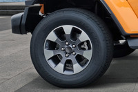 「ジープ・ラングラー」にオレンジの限定モデル「オーバーランド ナチョ」が登場の画像