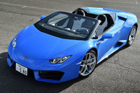 ヴィンケルマン氏の“古巣”ランボルギーニの「ウラカンRWDスパイダー」。業績が右肩上がりのランボルギーニは、日本でも高い人気を博している。（写真＝田村 弥）