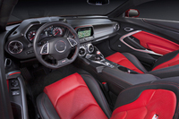 新型「シボレー・カマロ」のインテリア。