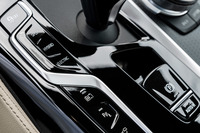 BMWが「5シリーズ セダン／ツーリング」をマイナーチェンジ　渋滞時ハンズオフ機能を採用の画像