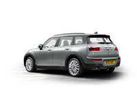 2015年に登場した2代目「MINIクラブマン」。右側のみにクラブドアと呼ばれる観音開きとなるリアドアが備わっていた初代モデルとは異なり、一般的な4ドアスタイルに変更された。