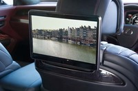 リアシートエンターテインメントシステムは、“エグゼクティブ”のみに標準装備される。