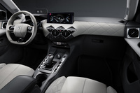 ダイヤモンドデザインと呼ばれるレザーのダッシュボードが特徴的な「DS 3クロスバックE-TENSE」のインテリア。