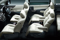 「ハイウェイスターS ホワイトレザーアーバンクロム」のインテリア。シート表皮には本革を採用する。