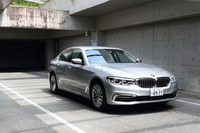 「BMW 530e iパフォーマンス ラグジュアリー」のボディーカラーは全11種類。さらに個性的な色を求めるユーザーには、10色の「BMW INDIVIDUAL」ボディーカラーが提供される。