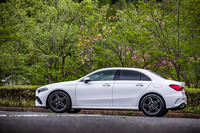 「AMGラインパッケージ」を装着した「A180セダン」のボディーサイズは全長×全幅×全高＝4565×1800×1430mmで、ホイールベースは2730mm。標準モデルよりも全長が5mm長く、全高が15mm低い設定だ。