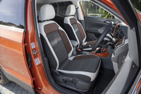 「TSI 1stプラス」には、カラフルなシート表皮デザインのスポーツコンフォートシートが標準装備されている。