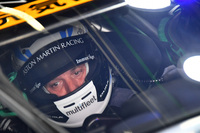 「D'stationヴァンテージGT3」のコックピットに収まったダレン・ターナー選手。SUPER GT 第5戦のGT300クラスでは、予選10位、決勝11位という成績だった。