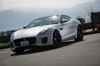 「ジャガーFタイプ400スポーツ」は、2018年限定で販売されるスペシャルグレード。特別な400psバージョンの3リッターV6スーパーチャージドエンジンを搭載するほか、内外装に多くの専用装備をまとっているのが特徴だ。