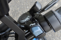 シマノ製の7段トランスミッションも装備されているが、「HIGH」モードで走行している限りは、よほどの坂道にでも直面しなければ、7速に入れっぱなしで問題ないように思われた。