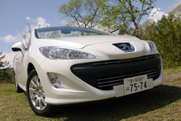 フロントには、「308」のスポーティモデル「GTi」と同じスポーツタイプのバンパーが採用され、迫力のあるデザインに。