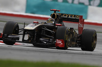 ダークホースのルノーは、スタートでハイドフェルド（写真）が2位にジャンプアップ。開幕戦3位のビタリー・ペトロフも5位にあがったが、両者ともレースペースではトップチームにかなわない。アロンソ、ハミルトンの接触による脱落に助けられ、ハイドフェルドは3位、ペトロフは終盤クラッシュしてしまい最後尾で完走扱いとなった。（Photo=Renault）
