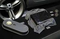 左はショーで発表されたソニックデザインの10cm口径ユニット使用の「UNIT-N100N」ウーファー。右は参考出品のSD-1。デジタル入力・デジタル増幅で、スピーカー直前でアナログ変換するプロセッサー内蔵の新形態の製品らしい。