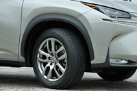 装着されるタイヤのサイズは225/60R18。