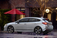 スバルのテーマは「ボクサーエンジン50周年」。最新のボクサーエンジンを搭載した新型「インプレッサ」のプロトタイプを会場で見ることができる。