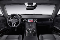 「メルセデス・ベンツSLS AMG」の内装写真を公開の画像