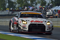 
    GT300クラスを制した、No.3 B-MAX NDDP GT-R（星野一樹／ルーカス・オルドネス組）。今季初の勝利を手にした。
    