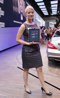 メルセデス・ベンツの新型「CLS」のお披露目。2010年パリモーターショー。