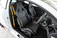 試乗したクルマにはレカロ製のフルレザーシート（パッケージオプション）が装着されていた。サポート性、掛け心地ともに文句なし。