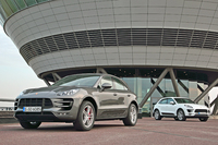 「ポルシェ・マカン」
    