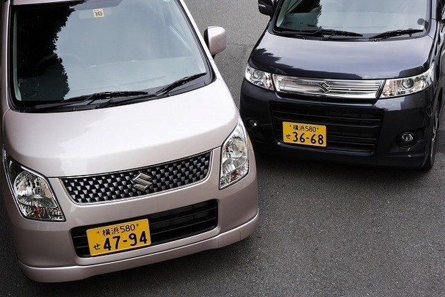 【スペック】ワゴンRスティングレーTS（右）：全長×全幅×全高＝3395×1475×1675mm／ホイールベース＝2400mm／車重＝880kg／駆動方式＝FF／0.66リッター直3DOHC 12バルブターボ（64ps/6000rpm、9.7kgm/3000rpm）／価格＝155万4000円（テスト車＝161万7000円／ESP＝6万3000円）