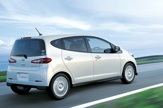 【スペック】RS Limited：全長×全幅×全高＝3395×1475×1470mm／ホイールベース＝2440mm／車重＝820kg／駆動方式＝FF／0.6リッター直3DOHC12バルブターボ（64ps/6000rpm、10.5kgm/3000rpm）