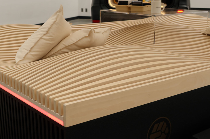 「エクストレイル アンワインドコンセプト」がけん引するトレーラー型テラス。