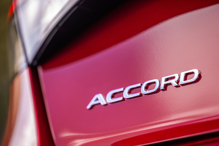 ホンダ・アコード（リアの「ACCORD」エンブレム）