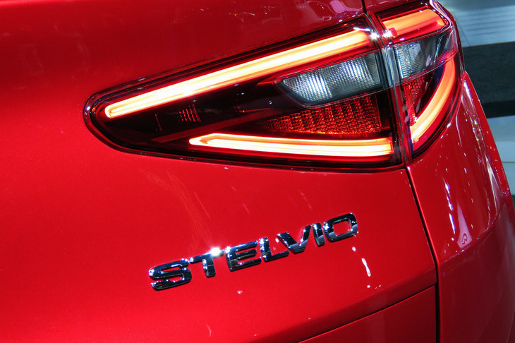 イタリアのワインディングロードに由来するSUVの車名は、「SUVでも走りをあきらめない」という、アルファ・ロメオのこだわりの表れなのかもしれない。