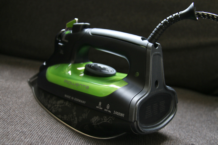 ジェットエンジンの噴射口を思わせるリアスタイルは、1950年代終わりのアメリカ車風？