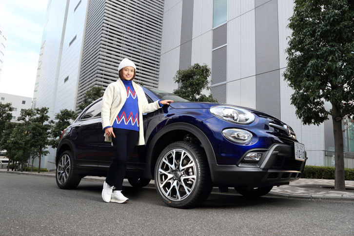 今回の旅のお供をしてくれる「フィアット500Xクロスプラス」と、「グッドイヤー・ベクター4シーズンズ ハイブリッド」。