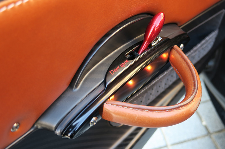 パガーニ・ウアイラ ロードスターBC（インナードアハンドル）