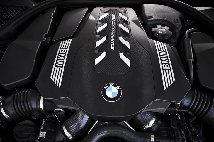 「M850i xDrive」に搭載されるのは、新開発の4.4リッターV8エンジン。1800rpmの低回転域から750Nmという豊かなトルクを発生させる。