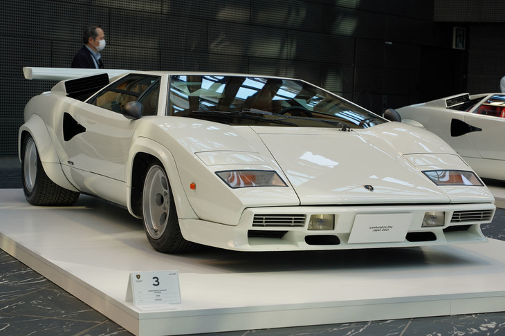 「カウンタックLP400S」（1978年）。購入から15年で9万5000kmを走行したオーナーは、今後も乗り続けられるようにと筋トレを始めたという。