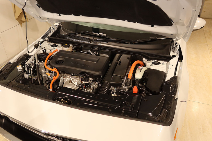 ミツオカM55ファーストエディションe：HEV LX（エンジンルーム）