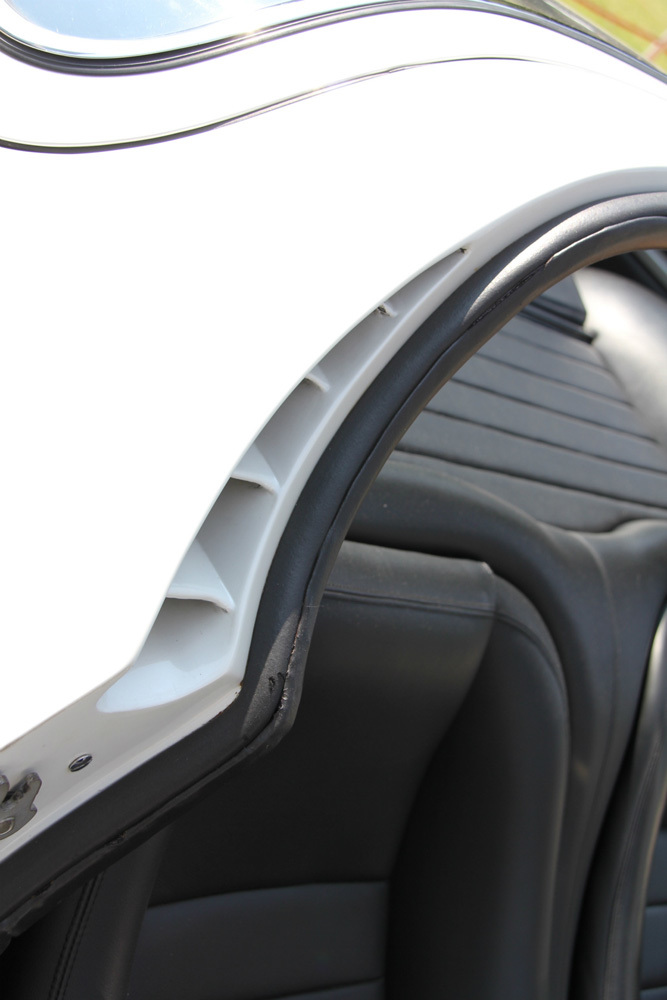 ピラー部に設けられたエアインテーク。